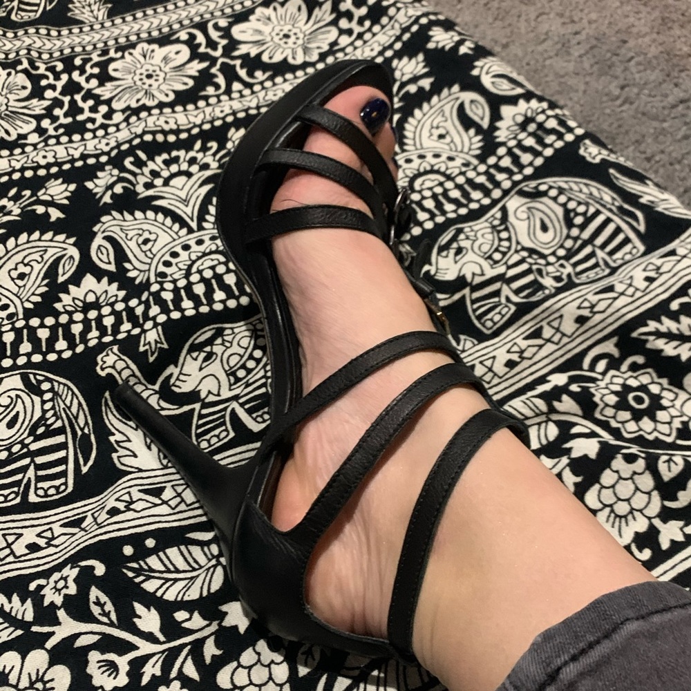 Stuart Weitzman black heals size 7